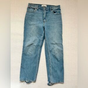Abercrombie ultra high rise ankle straight jeans. Size 8/29. Short